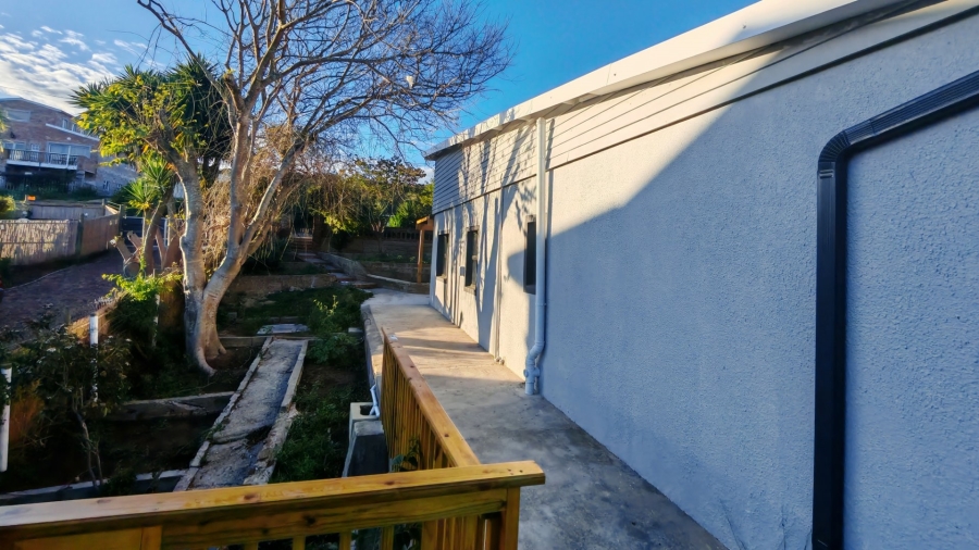 5 Bedroom Property for Sale in Fraaiuitsig Western Cape